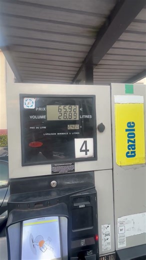 Regardez ça… le gasoil est à 2,42 € le litre chez Super U 😳