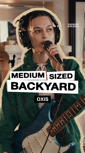 Oxis came through the Medium Sized Backyard with this MGMT x Daughter mash-up that has been on loop in our heads ever since 🤯♾️ The LA-based artist who loves all things aquatic blends her song “Long Sardine” with MGMT’s “Kids” and folk trio Daughter’s song “Youth.” Her full set also includes a cover of Stromae’s French language “Papaoutai” and Oxis’ own song “Baqui.” Watch the full set at the link in @pigsandplans bio 🔗🐟🐠 The album ‘Oxis 7’ is out now. | Pigeons and Planes
