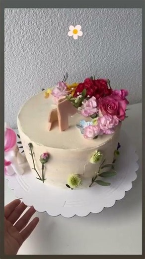 Táto torta je hotová ovocná bomba 🍓🤍 mascarpone krém a dokonalý rez