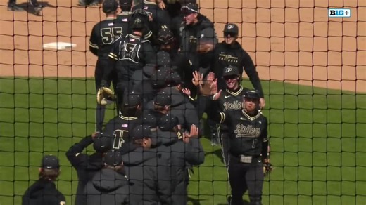 The scene at Alexander Field as Jake Kramer finishes off a scoreless 9th with a strikeout to close out a 10-5 victory & series win vs Illinois. #BoilerUp Boilermakers improve to 9-4 at home & have won 2 of 3 each of last 4 weekends.