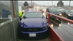 Car gets stuck on Golden Gate Bridge
