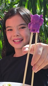 2.6K reactions · 33 shares | Fácil de montar. Fácil de usar. Difícil mesmo é resistir a todo o sabor da Jin Jin. Agora que você já sabe como funciona, participe do Clube Jin Jin e garanta o seu segurador de hashi. Baixe o app pelo link na bio. #JinJin #CulináriaAsiática #Ásia #CulturaAsiática #Japão #Coreia #Indonésia #China | Jin Jin | Facebook