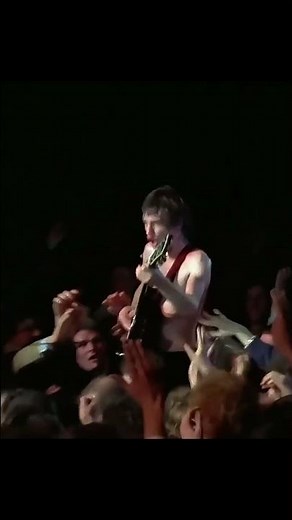 ROCKER. LIVE IN PARIS 1979 #acdc #angusyoung