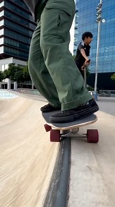 @morasol • • • • • • En loop 🙃 #surfskatestyle #skateeverydamnday #skategirl #skatelife #wearelongisland | surfskate.italy