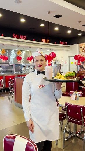 Hora Feliz en Johnny Rockets: Celebra el Día de la Hamburguesa