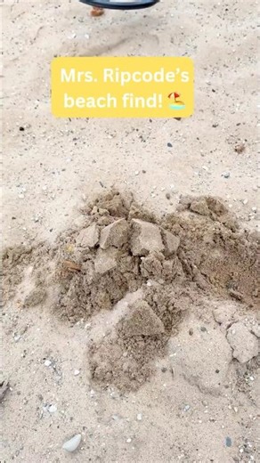Mrs. Ripcode’s beach find! 🏖️ #metaldetecting #treasurehunting #equinox900