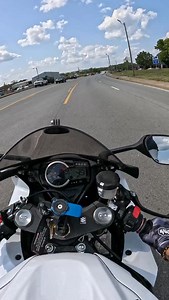 Motorcycle Emergency Braking Techniques to Avoid Collisions | Gixxer Jesus