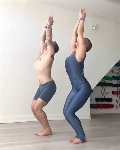 How to do Utkatasana / Uneven Pose