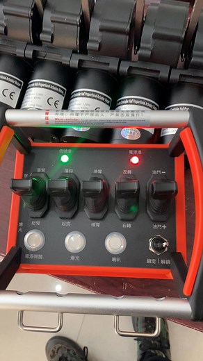 8.5K views · 38 reactions | Remote control of lifting truck and crane#Grúa #guindastes #radio #kran #XCMG #Zoomlion #guindastes #cranelife | Crane engineering machinery RC | Facebook