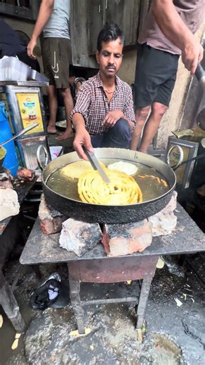 Mathura Ke Famous Roopa Maharaj Ji Ki Desi Ghee Ki Jalebi 😋 #trending #viral #streetfood #trend