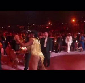Blue Ivy et Beyoncé entrain de se moquer en cachette de la danse (les reins) de Dua Lipa aux #GRAMMYs 😂 la vidéo a fait le buzz. - Selon les fans de Bey | Le Monde Des Célébrités