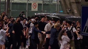 65 reactions | 230805 #EXO_SC (#SEHUN #CHANYEOL) arrival at Bangkok  for ‘EXO-SC Back to Back Fancon Tour’ #EXO WeAreOne❤️ ©️EXOGlobal | I Love EXO | Facebook