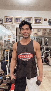 Dumbell workout for all tbe geads of shoulders bi us trap & shoolder press ;) #sarinaagassi #mrmrsagassi #carlosagassi | Carlos Agassi