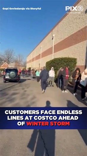 Grocery stores are packed to the brim as customers prepare for the impending winter storm. For the latest forecast, click the link in the comments. | PIX11