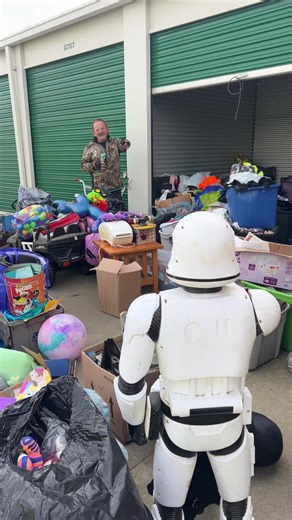 Exploring Vintage Collectables from Storage Wars