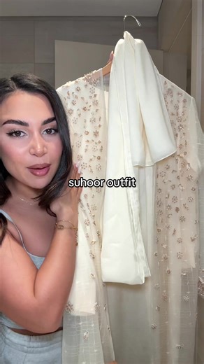 Feel Like an Arabian Princess in this Stunning Outfit