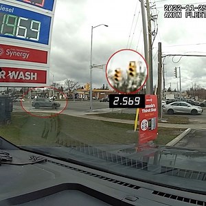 This driver wanted the VAR 📺 on this red. The review only took a couple of seconds. The on-road decision stands. #YRPInstantReplay | York Regional Police