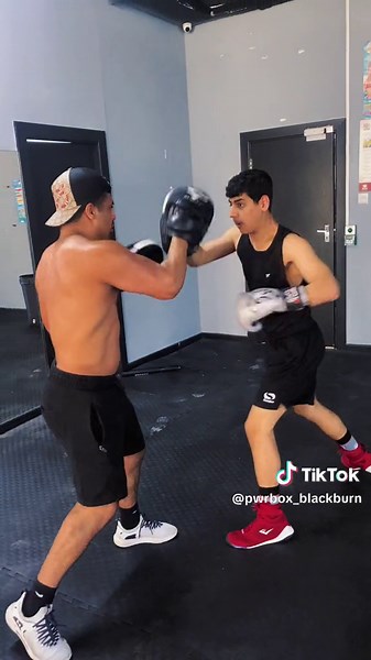 At PWRBOX Blackburn, we have a facility that can cater to all your fitness needs. As well as our fully equipped boxing gym, we have a separate weights training area for you to have the best of both worlds! 🔥 Come and visit us to see how we can help boost your fitness levels 🥊 Tag a friend who you would like to partner up with and start your fitness journey at PWRBOX 💥 #pwrbox #blackburn #pwrboxblackburn #fitness #healthy #keepfit #boxing #boxercise #exercise #motivation #coaching #lancashire 
