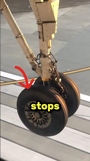 How Plane Wheel Stop Spinning 🤔