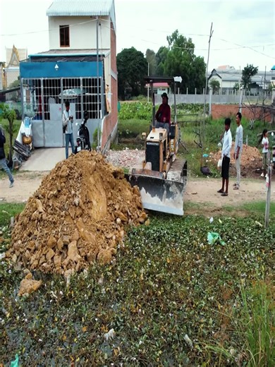 Excavator Solutions for Effective Pond Leveling