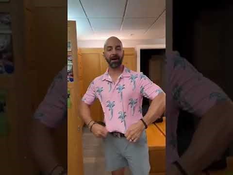 Hey dad, how do you dress for the golf course? ⛳️ 🏌️‍♂️