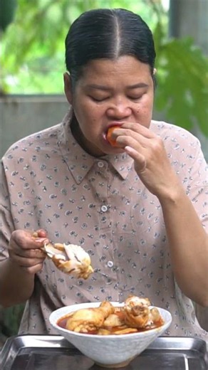 Chicken drumstick eating #shorts #yummyfood #food