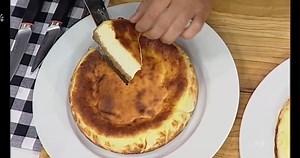 178K views · 1.3K reactions | Desde el programa Cómetelo nos elaboran un postre especial - Una deliciosa Tarta Fundente de Queso. Una forma tradicional de hacer en vuestras casas. Extracto del programa Cómetelo. #españa #sevilla #andalucía #recetas #tartafundentedequeso | La Crème de La Crème | Facebook