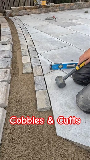 cobbles & cutts #landscaping #construction #howto #cobbles #cuttingskills #dewalt #curve #garden