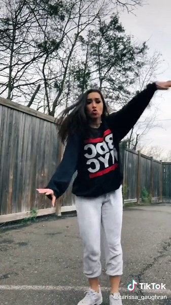 Day 2 of doing my dance until its viral🥺💫 #bubblegum @jasonderulo #distancedance #learningtodog tag someone who should do it😋