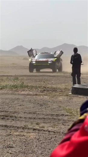 Open doors: airflow or a « coded message »? What do you think!🤔🛞 #Dakar2026 #DakarInSaudi أبواب مفتوحة: هل ذلك لتدفّق الهواء أم هناك رسالة مخفيّة؟ ما رأيكم؟ 🤔🛞 #Dakar2026 #داكار_السعودية | Dakar Rally
