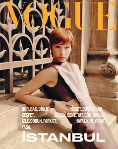 Vogue Turkey October 2021 Cover (Vogue Turkey)
