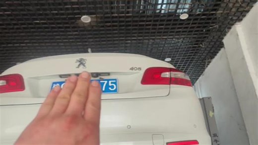 标致多款车型由于大聪明设计师设计的油箱加油过满，会流到碳罐内就会报故障混合气过浓，解决故障更换油箱，更换碳罐即可#标志汽车#标志408#混合气