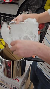 ✨ Upoznajte Tefal Secure Trendy ekspres lonac — spoj elegantnog dizajna i profesionalnih performansi! 🕒 Pripremite svoje omiljene obroke do 2× brže, zahvaljujući kuhanju pod pritiskom. 🌿 Dva namjenska programa “Povrće” i “Meso” optimiziraju temperaturu i pomažu očuvati hranjive sastojke — program za povrće čuva i do 80 % vitamina C. 🔒 Opremljen s 5-tačkastim sigurnosnim sistemom i kompatibilan sa svim štednjacima (uključujući indukciju). 🔧 Dizajniran za dugoročnu upotrebu: testiran za 30 god