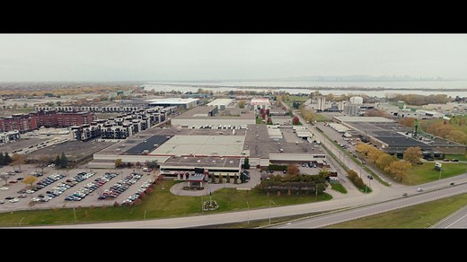 Le 6 avril 1989, se faisait produire la première fenêtre Fenplast, marquant le début d'une aventure exceptionnelle. Aujourd'hui, nous célébrons cet incroyable parcours avec une toute nouvelle vidéo pour notre 35e anniversaire. 🎉🎂 De nos clients à nos employés, de nos représentants à nos dirigeants, chaque voix dans cette vidéo est une pierre précieuse dans l'édifice solide qu'est Fenplast. À travers ces mots, ces sourires, ces témoignages d'affection et de reconnaissance, découvrez ce qui fait