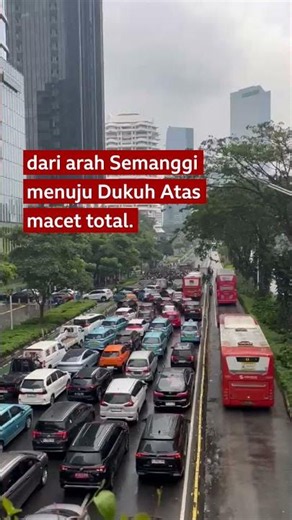 Mahasiswa Uhamka dicegat polisi saat akan demo ke Bundaran HI #shorts