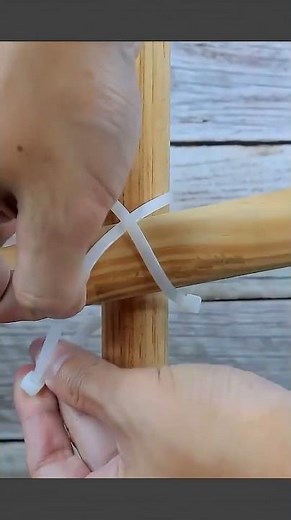 Trick to bind two wooden sticks into a strong crossbar using cable ties #woodworking #lifehacks #DIY