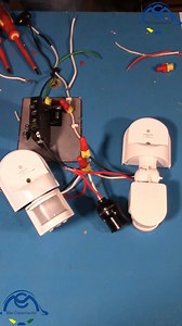 426K views · 3.5K reactions | Conexion de un foco con dos sensores de movimiento . Video 143 | Mas Capacitación | Facebook