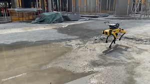 Nel cantiere di Chorus Life debutta "Spot", il cane robot sviluppato dal colosso americano Boston Dynamics per la prima volta in Italia: è stato equipaggiato con una serie di device che consentono di automatizzare e rendere più efficienti le attività di routine di monitoraggio dei lavori nei cantieri | Bergamonews