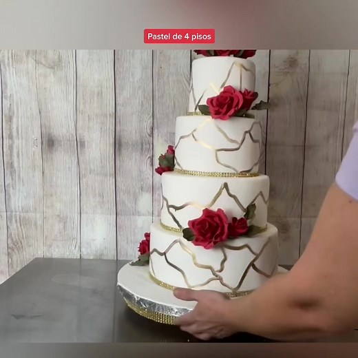Decoracion de Pasteles: Tutorial de Pastel de 4 Pisos en Fondant