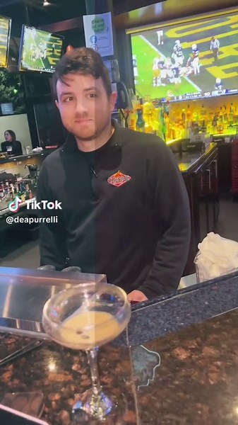 spreading it open and flicking the bean🫰🏼