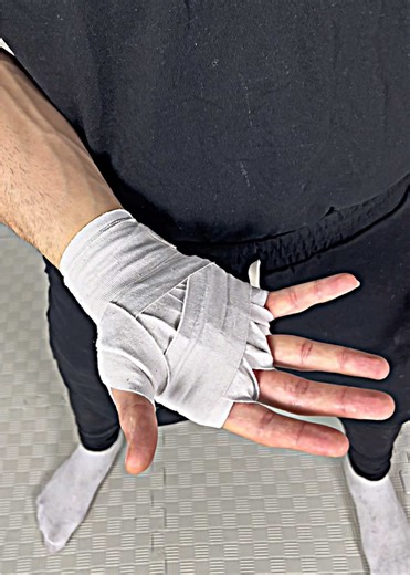 Best Way to Wrap Your Hands! 🥊🔥 💥 Wrist Support Matters Hand wraps stabilize the wrist and protect joints while punching. ⚡ Safer, Cleaner Punches Better alignment means better power transfer and less injury risk. 🎯 Benefits – Wrist & knuckle protection – More control and confidence ⚡ Wrap smart. Punch safe. — This video is for educational purposes only. — #boxingtraining🥊💥 #boxingtrend #boxingtechniques #boxingdrills🥊 #boxingedits