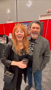 Great to see all the fans of fright this weekend! @creepiecon #elvira #elviramistressofthedark #cassandrapeterson #creepiecon | Elvira, Mistress of the Dark