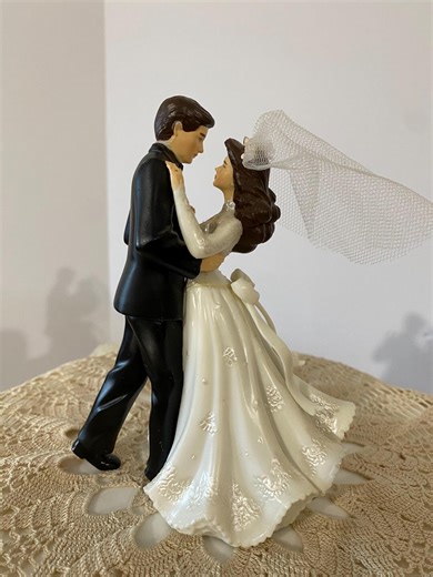 Vintage Wilton Bride and Groom First Dance. - Etsy