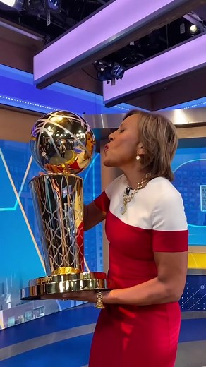 121K views · 563 reactions | You know it’s gonna be a good day when you start the morning with Robin Roberts and Michael Strahan on Good Morning America! I'll be back on ABC for Game 1 of the #NBAFinals presented by YouTube TV, June 1 at 8:30pm/et! | NBA | Facebook