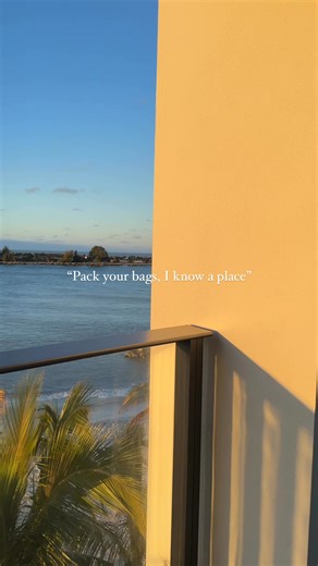 Book the vacation you deserve. Positioned on a secluded strip of pristine Florida beach, discover the serenity of a stay at JW Marriott Clearwater Beach. | JW Marriott Clearwater Beach Resort & Spa