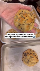 Alright, I said it. I believe I can make better chocolate chip cookies than you🤭🤫 But part of the reason I do what I do is because I truly believe in what I am doing! Scones, cakes, sourdough, pies, custards, thin cookies… that’s all you🤘🏼 Cold butter - structure! This will make a crumbly, moist dough that spreads slower while baking Cornstarch - promotes chewiness Baking Soda - for the accelerated Maillard Reaction🤩 Freezer Chill - for fast baking & solidifying all the ingredients for chun