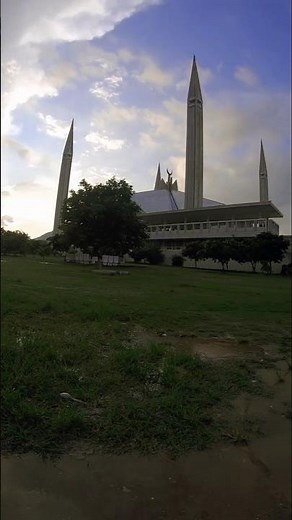 Exploring the Faisal Mosque (Masjid) : Outside Tour