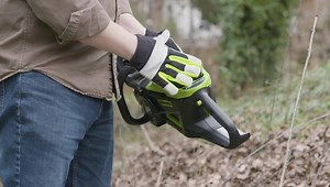 ‪The all new 60V chainsaw... your new favorite workhorse. All battery. No gas. Sold exclusively at Lowe's Home Improvement. https://low.es/368xQtz🔋 #NoMoreGas‬ | Greenworks