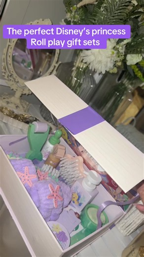 Absolutely love these gorgeous sets! Christmas shopping has finally started for me here. #christmasshopping #disneyprinces #disneygifts #disney #rollplay