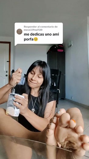 Diosa de Miel Feet Humillatrix - Chica Otaku Comiendo Helado